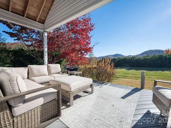 207 E Farm Creek Dr, Asheville, NC 28806