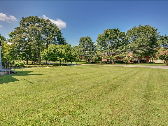 2nd image of 917 Woodmont Blvd