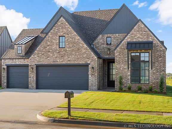 2nd image of 2715 W Van Buren Ct