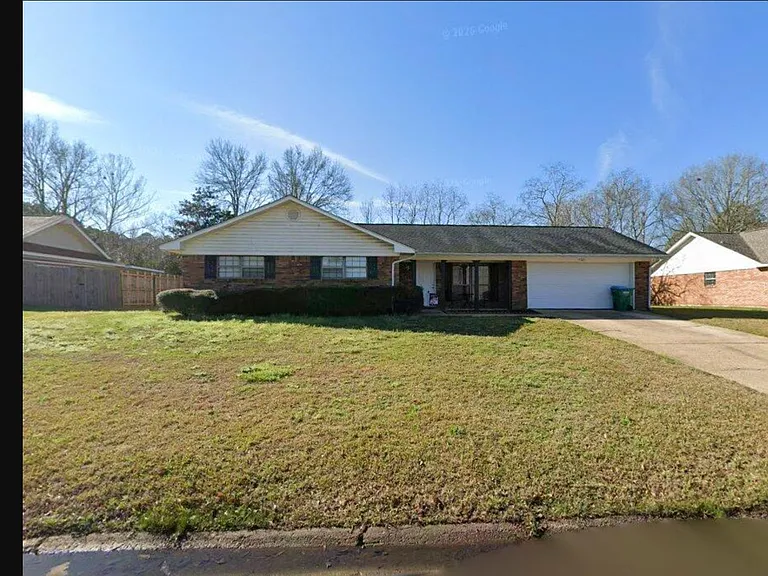 Woody Dr — Photo 1