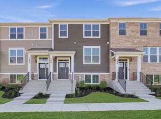 186 E Berkshire Dr, Crystal Lake, IL 60014