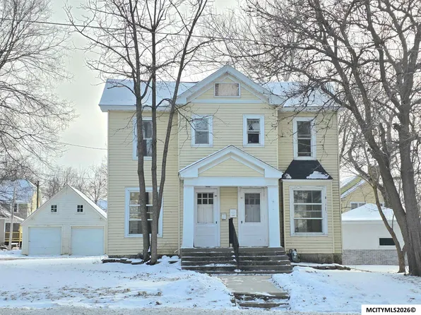 319-321 1st St NW, Mason City, IA 50401