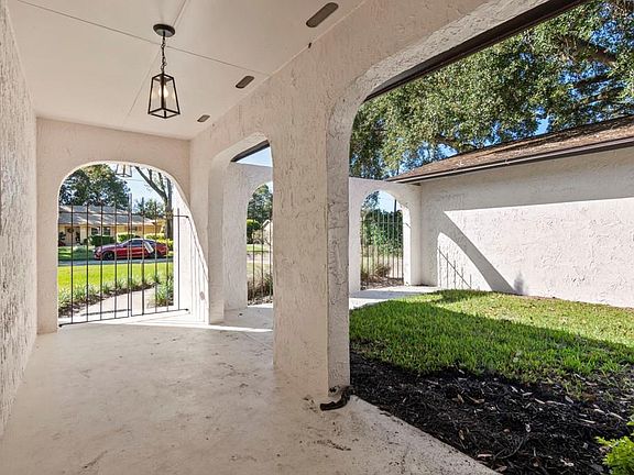 3rd image of 596 Queens Mirror Cir