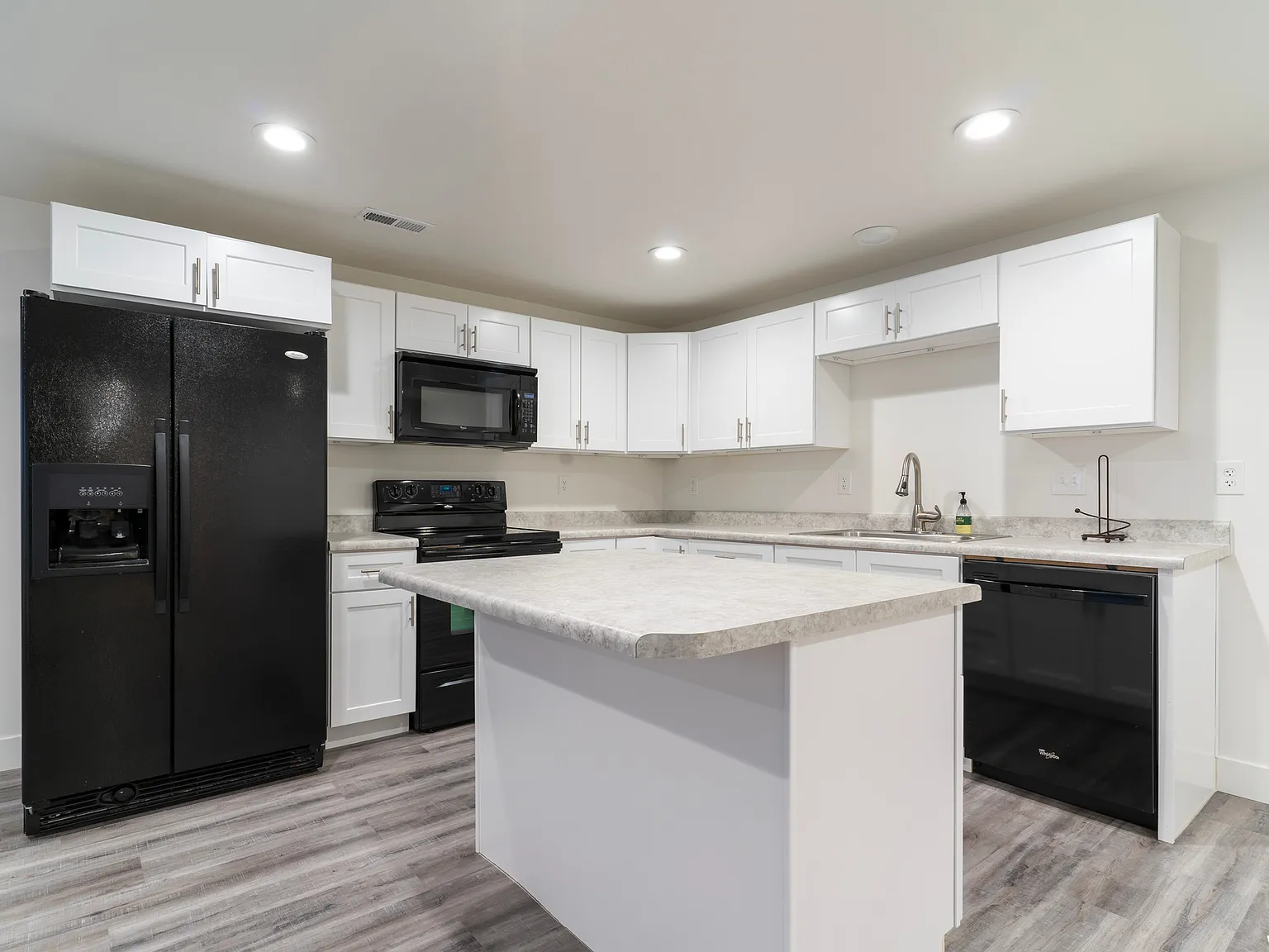 2 bed, 1200 sqft, $1,390 — Photo 2