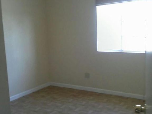 3rd image of 7618 W Clarendon Ave