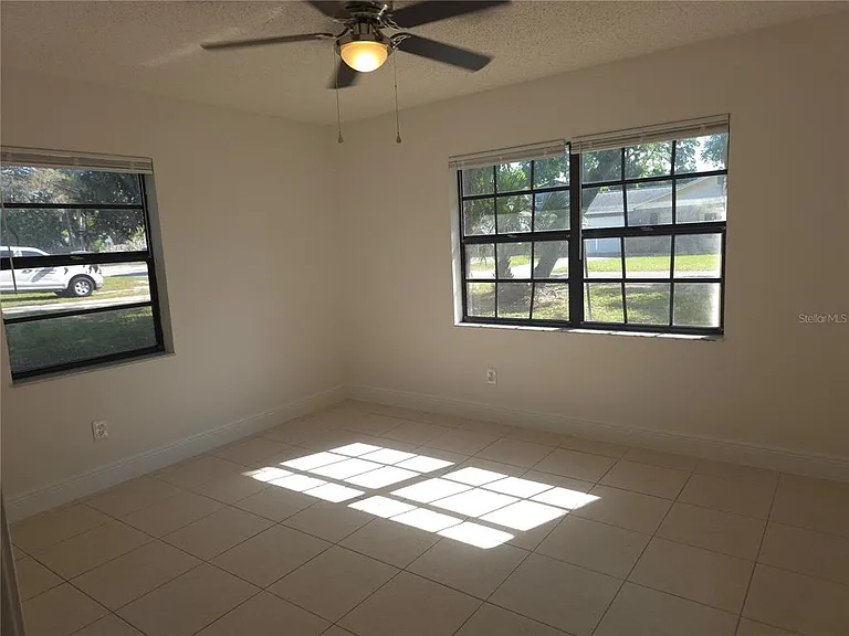 10410 N Ojus Dr — Photo 10