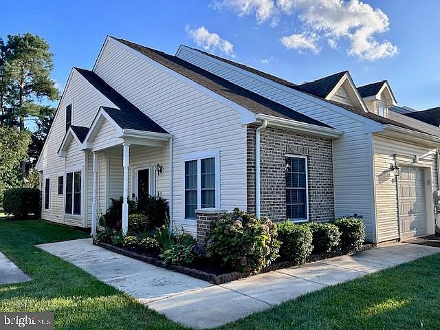 1st image of 240 Gladstone Way