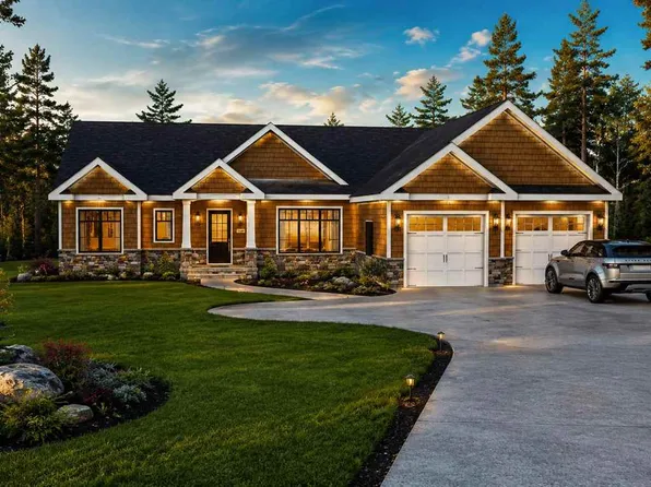 923 Aronimink Dr, Harbor Springs, MI 49740