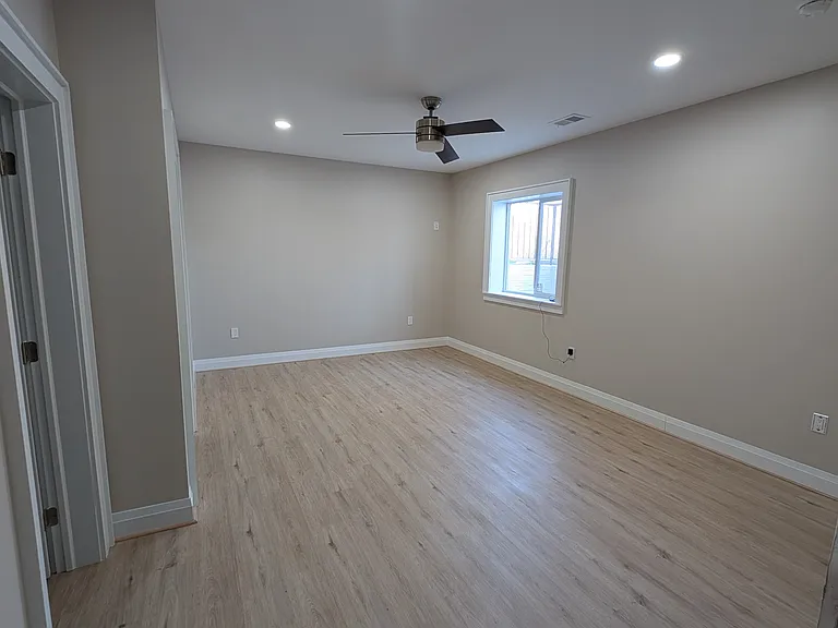 3915 Pineland St #B — Photo 4