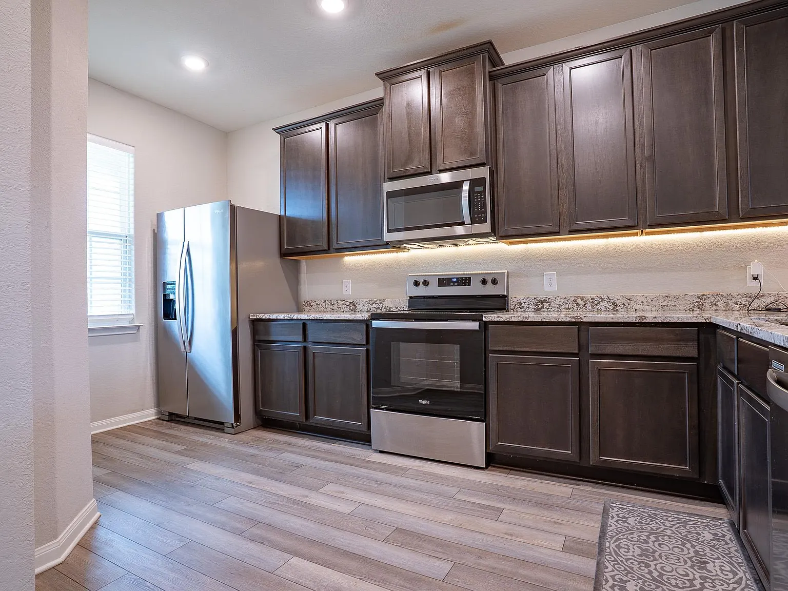 5 bed, 2.5 bath, 2653 sqft, $2,249 — Photo 3
