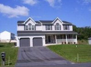 12 Mulberry Ln, Pottsville, PA 17901