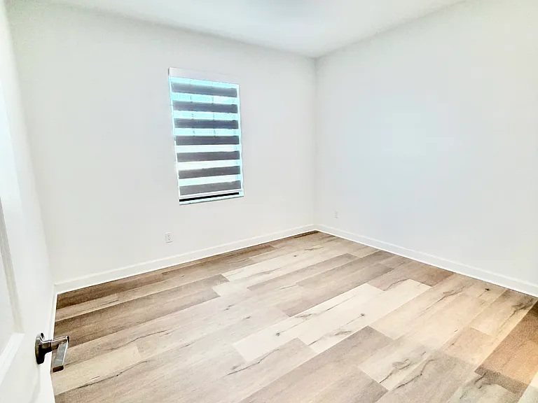 2ND BEDROOM WITH WALK IN CLOSET