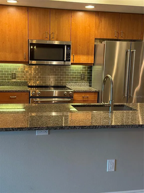 2 bed, 2.0 bath, 1323 sqft, $3,000 — Photo 4