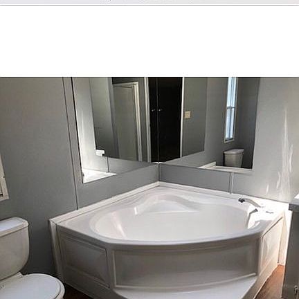 4th image of 5705 Shoreline Cir N
