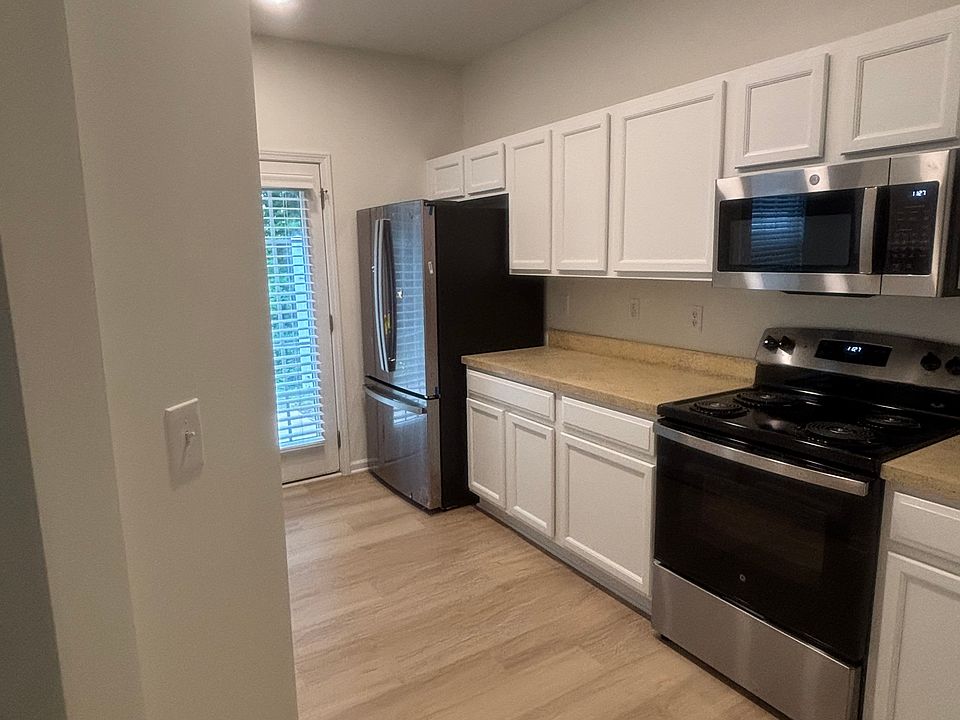1st image of 2128 Whispering Way