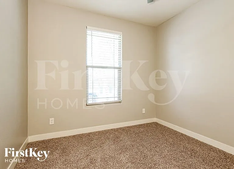18742 W Colter St — Photo 9