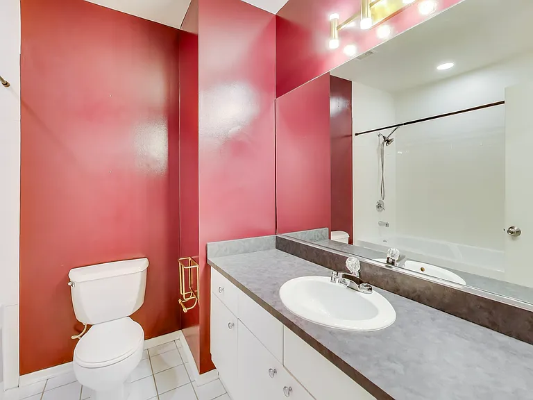 375 W Erie St #522 — Photo 11