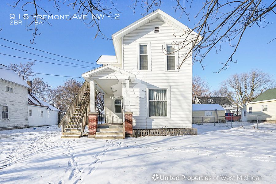 1st image of 915 Fremont Ave NW #2