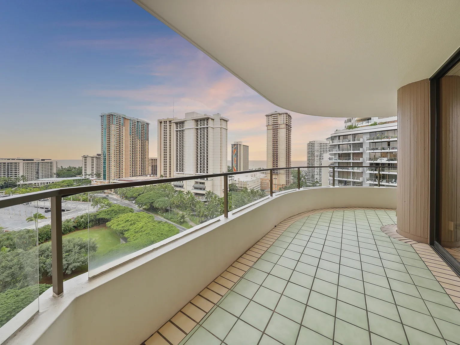 2 bed, 1550 sqft, $6,500 — Photo 4