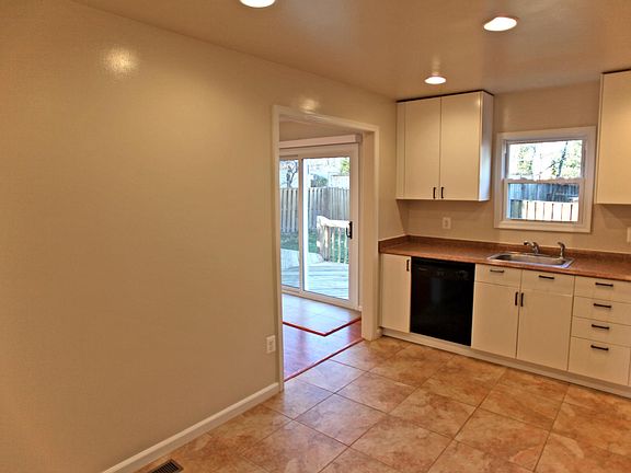 4th image of 1316 Bayshire Ln