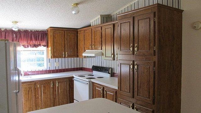 2nd image of 210 Hautala Dr
