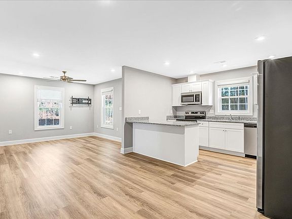 4th image of 46 W 3rd Ave
