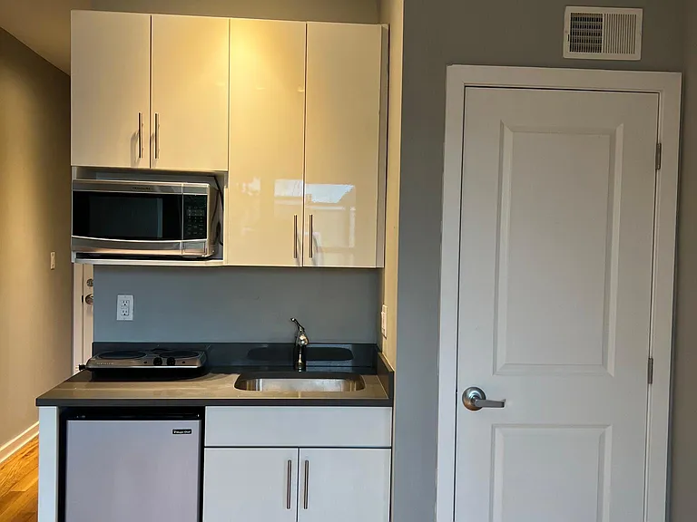531 N Budd St #DD3 — Photo 3