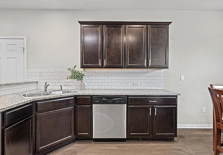 516 E Slaughter Ln — Photo 16