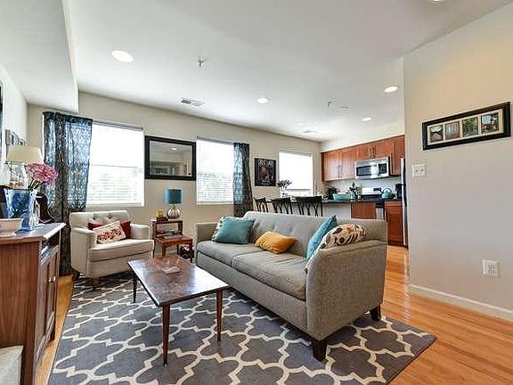Den/Kitchen