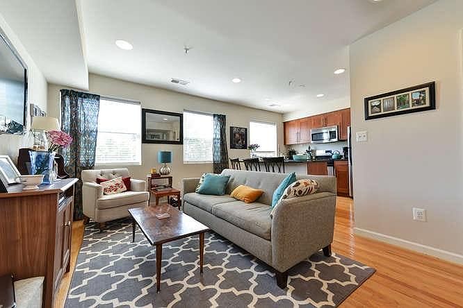 Den/Kitchen