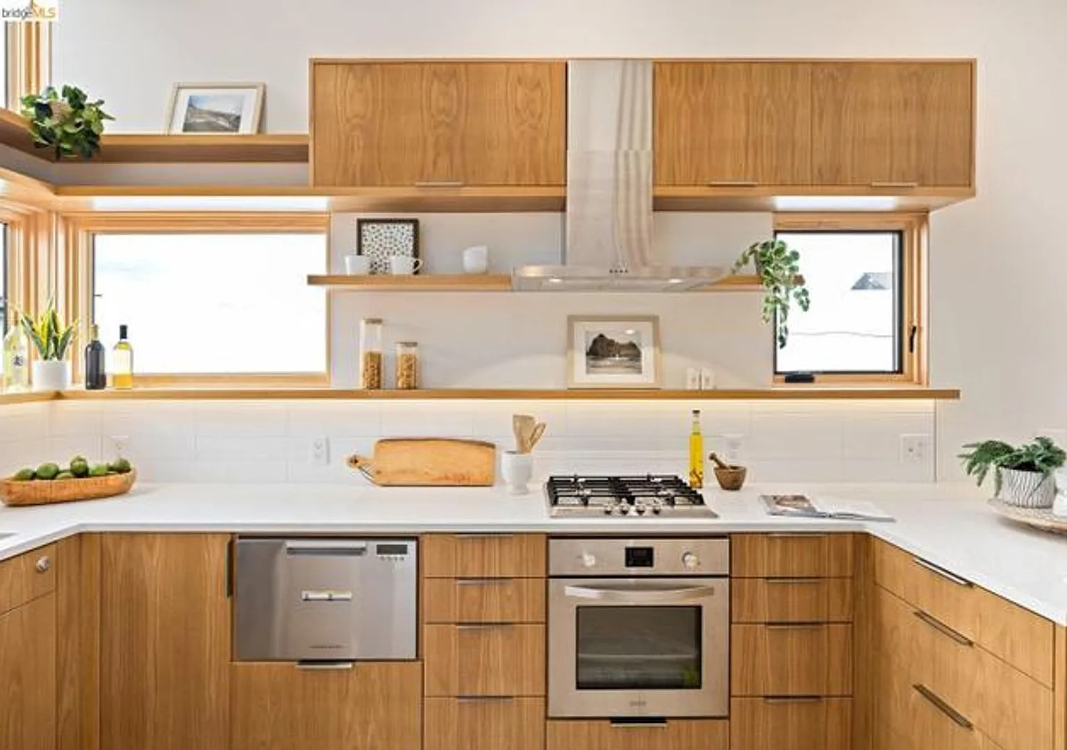 Modern Berkeley Living, Steps from 4th Street — Photo 2