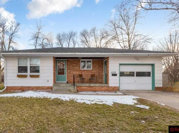 1102 Willow Dr, Saint Peter, MN 56082