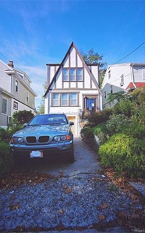 1st image of 440 Bedford Ave
