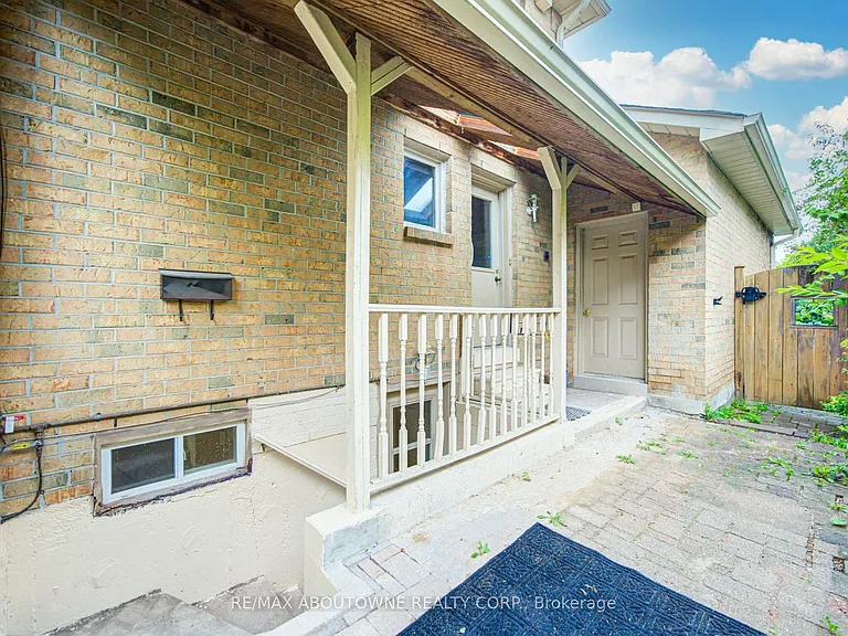 1156 Old Colony Rd #LOWER — Photo 3