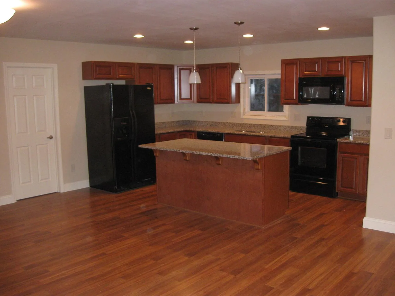 3 bed, 2.5 bath, 1500 sqft, $1,700 — Photo 1