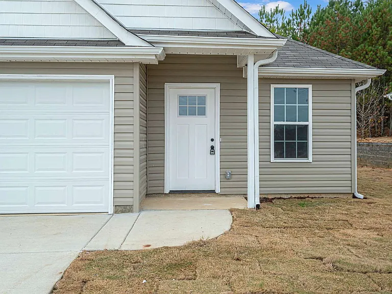 85 Smith Glen Dr — Photo 2