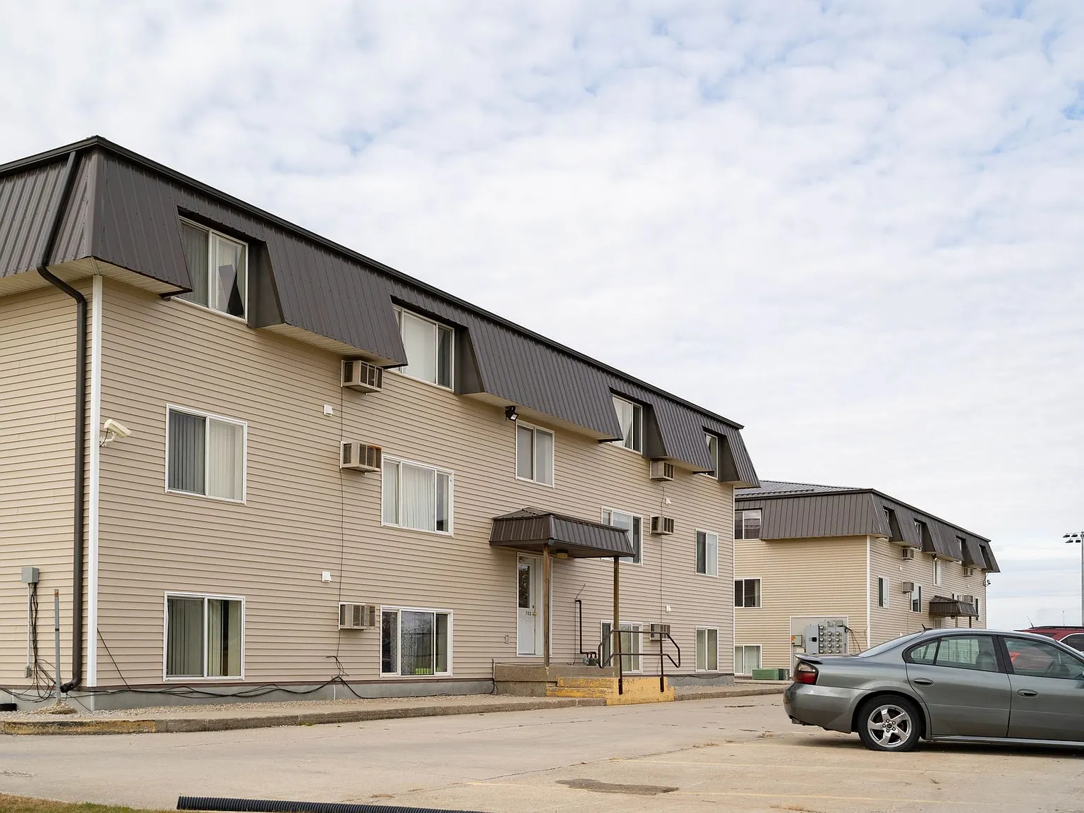 Wild Grove Apartments - 702 NICC — Photo 3