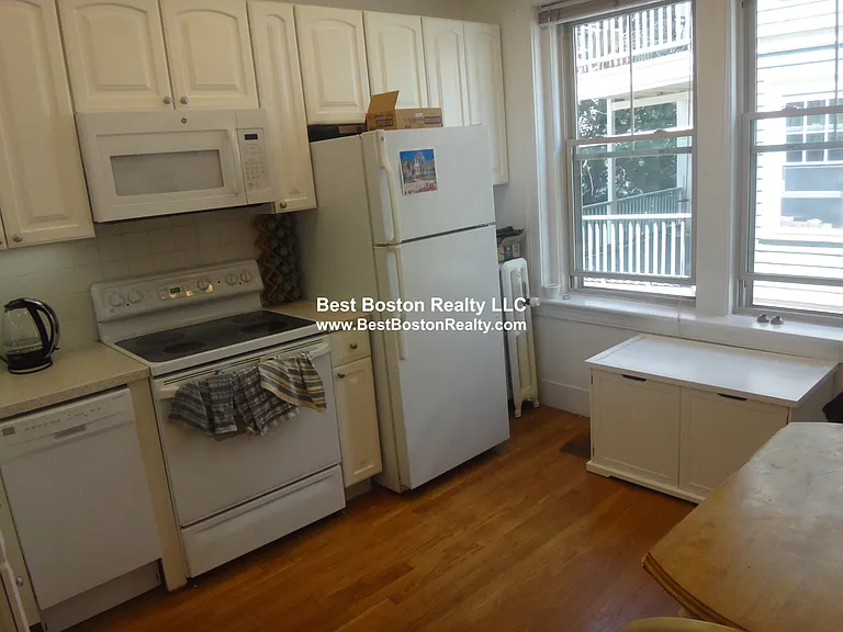 91 Trowbridge St #23 — Photo 4