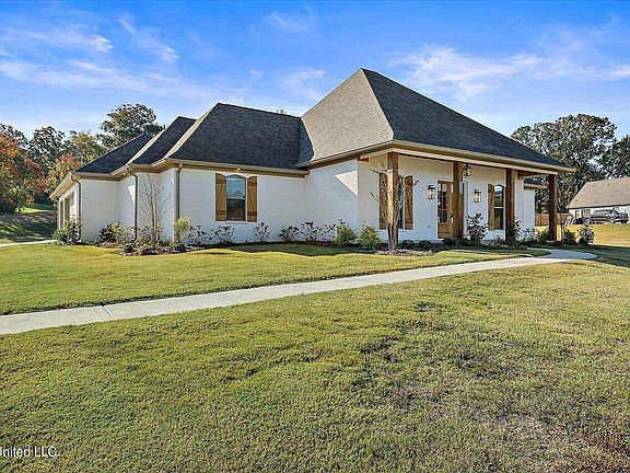 2nd image of 320 Driftwood Ln
