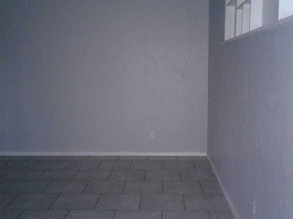 3rd image of 5001 W Earll Dr
