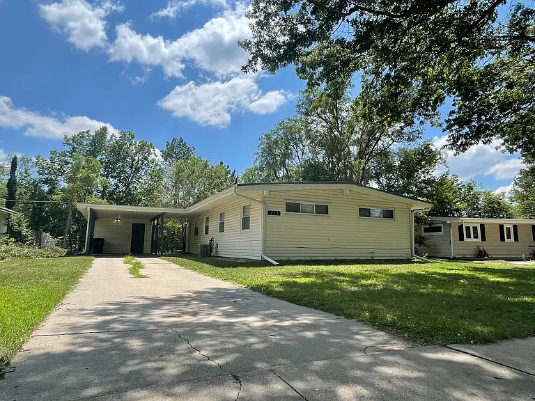 235 W Rio Rd — Photo 1