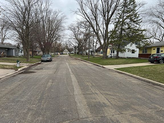 5th image of 1501 Edina Ave