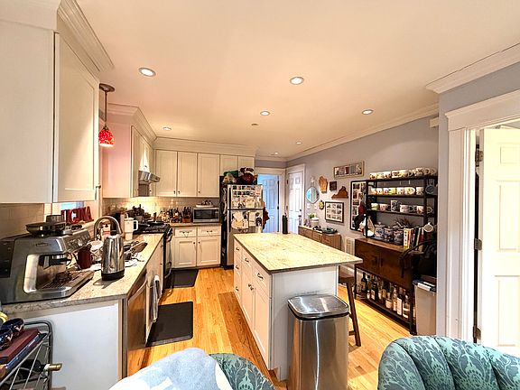 2nd image of 133 Erie St #1