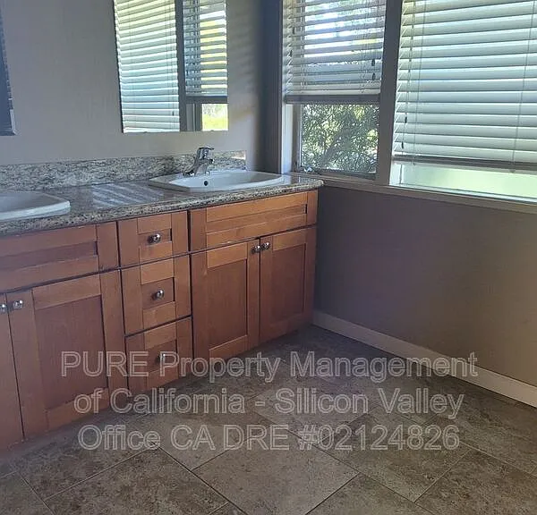 21224 Saratoga Hills Rd — Photo 9