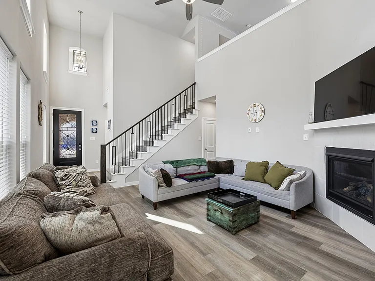 2321 Green River Rd — Photo 12