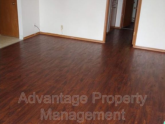 4th image of 339 Jackson St W APT 6