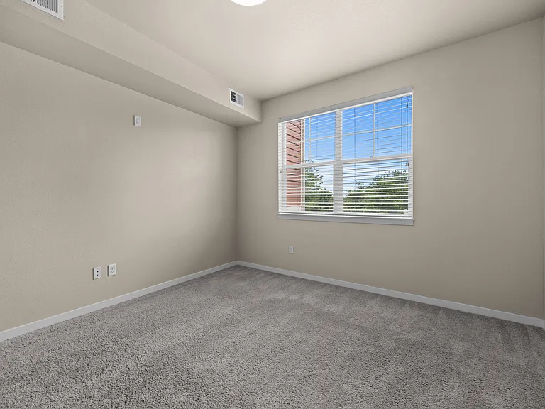 Kansas Apartments — Photo 15
