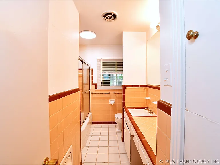 3707 E 29th St — Photo 15