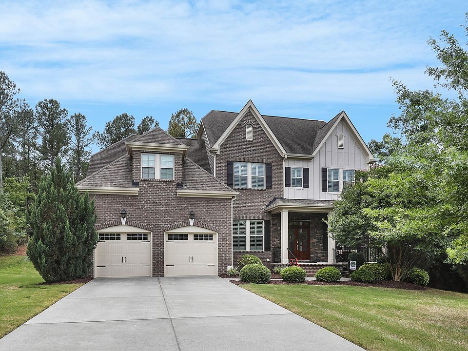 1st image of 225 Brook Manor Ct