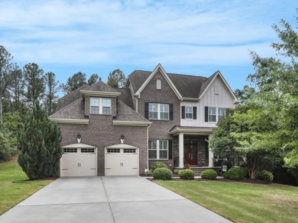 225 Brook Manor Ct, Cary, NC 27513